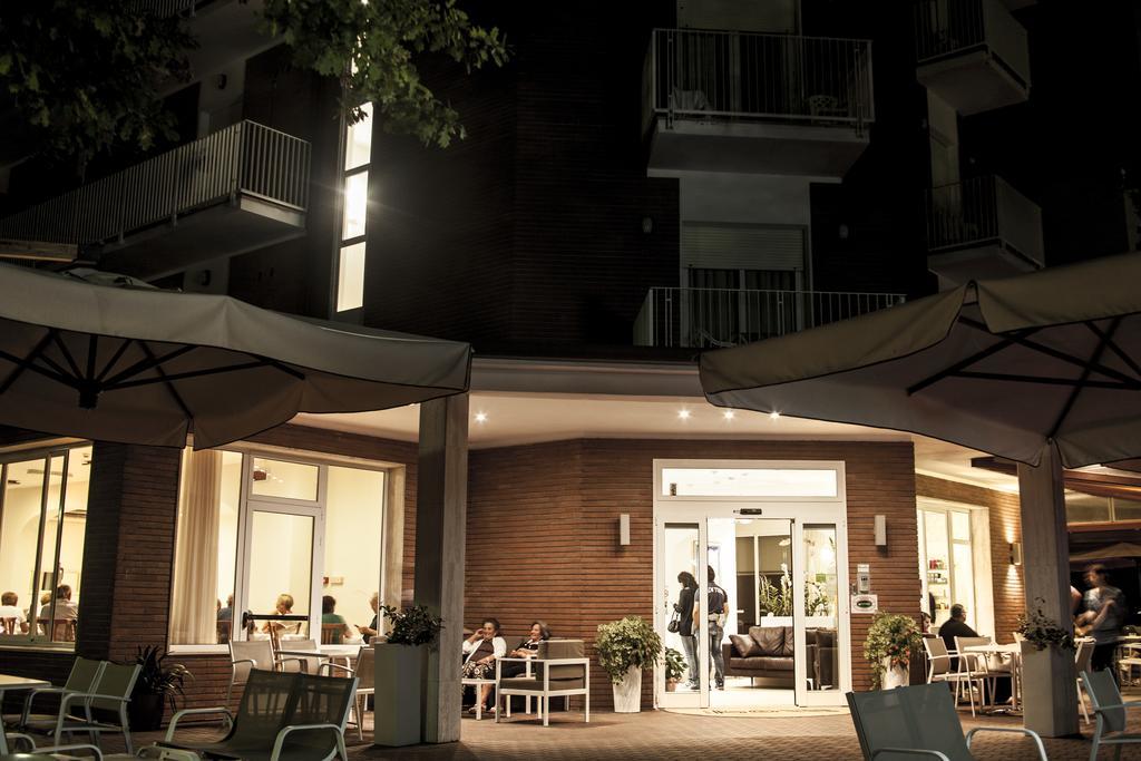Hotel Orsa Maggiore Морской Милан Экстерьер фото